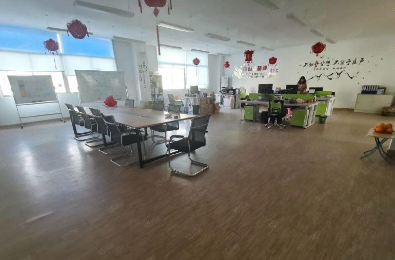 龙华清湖地铁口工业园新出楼上1950平厂房出租可分租一楼6米