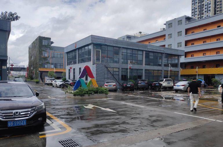 龙华地铁口电商产业园新出楼上1780平精装修办公室出租可分租