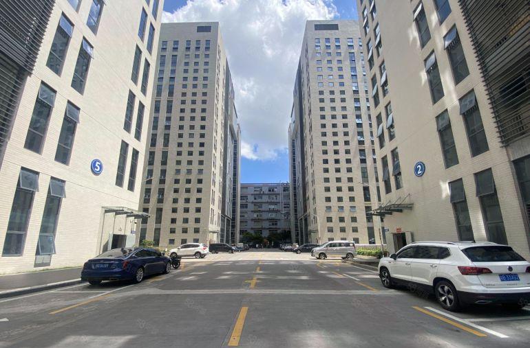 观澜地铁口高新园精装修厂房出租300平起办公电商一楼仓库分租