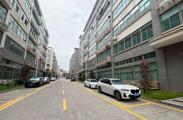 龙华大浪原房东厂房出租一楼780平，实际面积出租可进大车