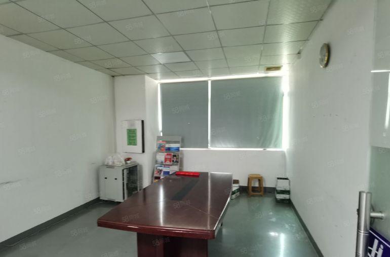 观澜章阁无尘车间精装修出租1000平方，原房东无转让费可分租