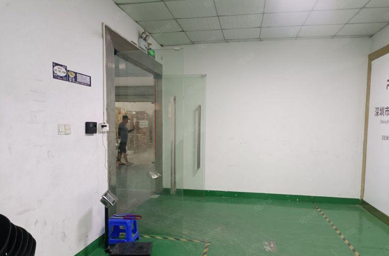 龙华大浪新百丽附近原房东厂房仓库出租3万平，可分租200平。