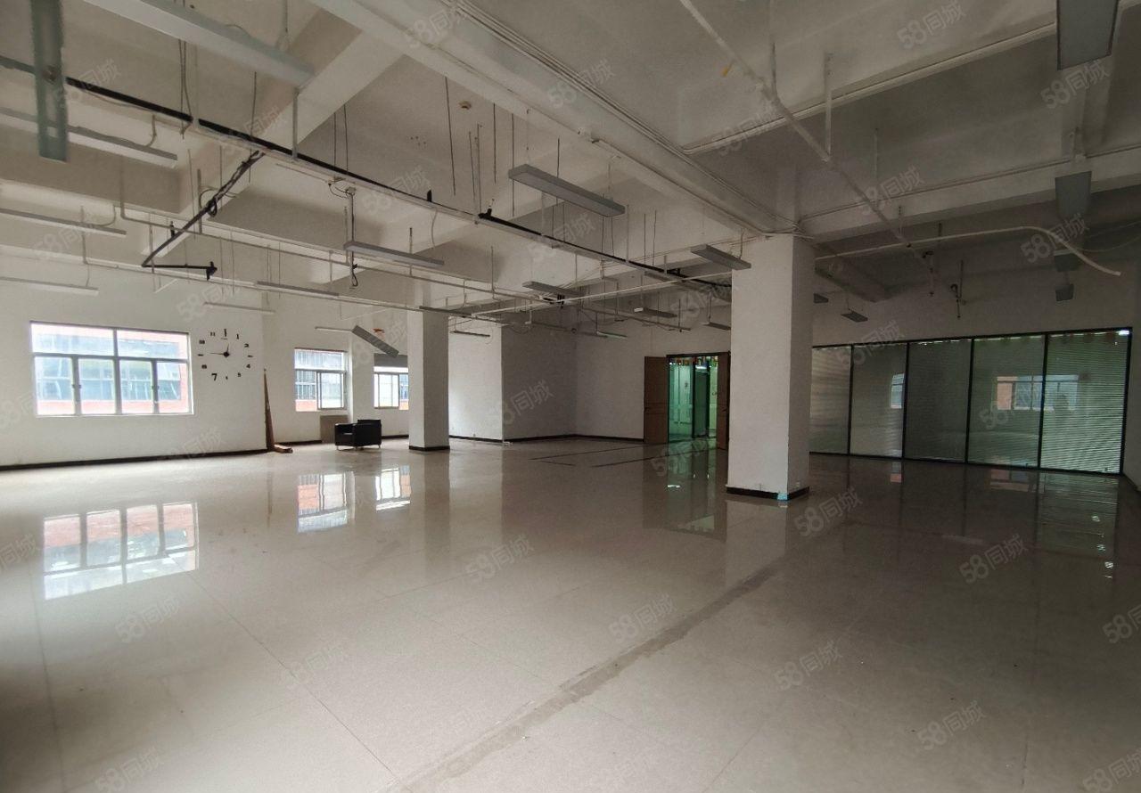 龙华民治地铁口附近新出楼上2380平厂房出租