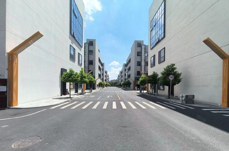 300起租龙华大浪地铁口新出楼上2000平带装修厂房仓库出租