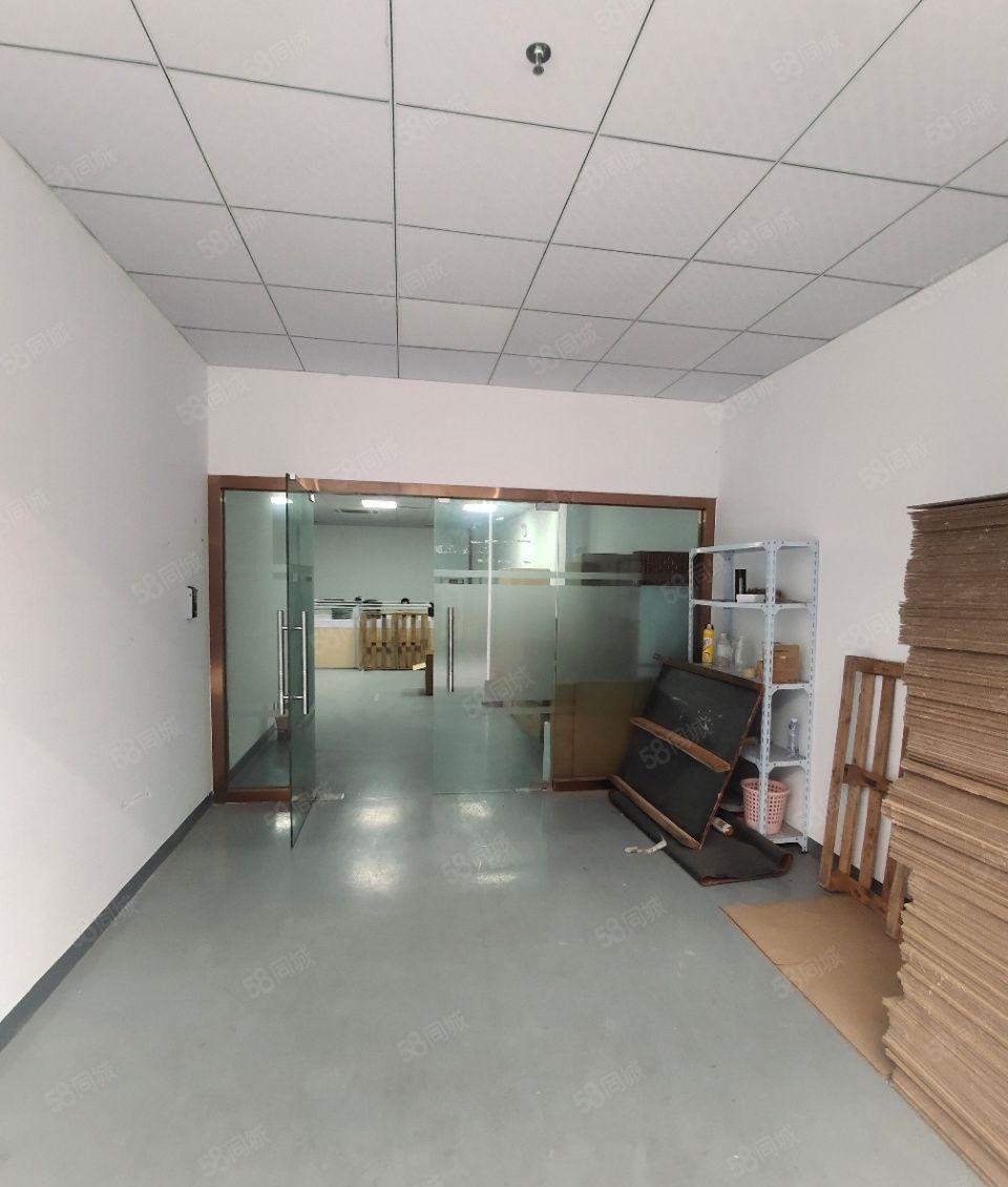 龙华大浪一楼400平米精装修厂房出租，带仓库出租全新地坪