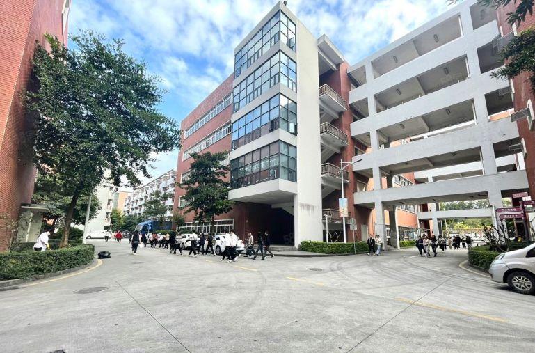 龙岗爱联地铁口楼上精装修2000平原房东厂房出租可分租