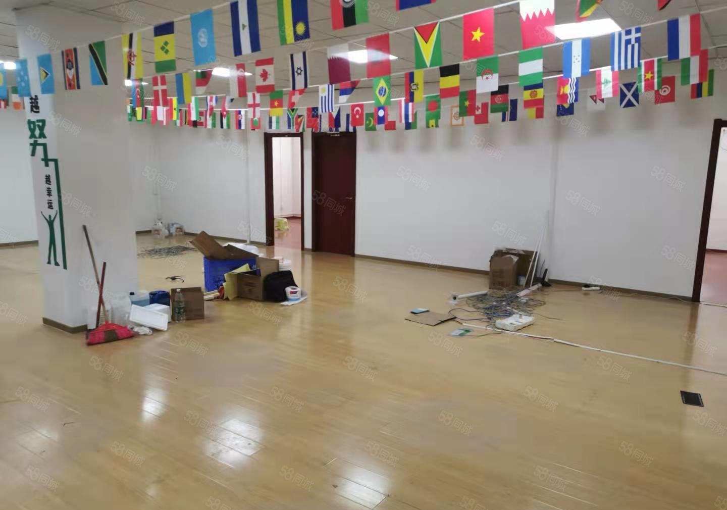 龙岗爱联嶂背楼上700平米花园式厂房带装修仓库出租分租