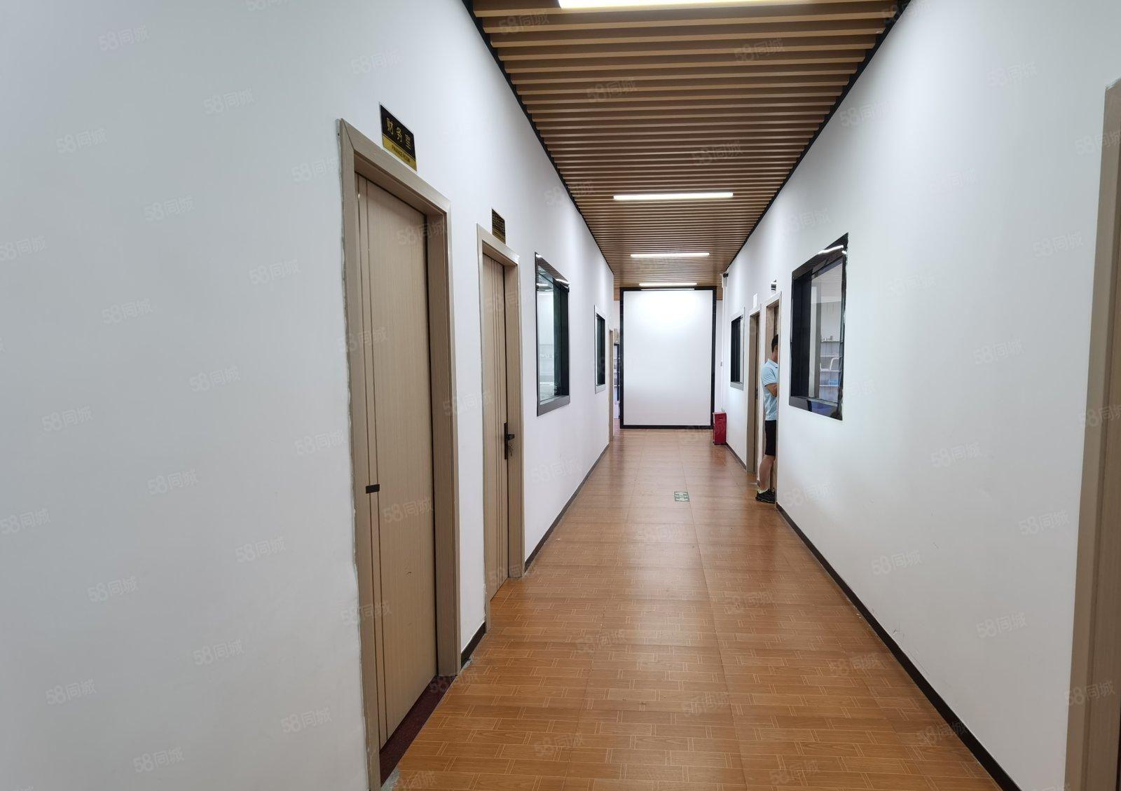 龙岗南联第六工业区原房东红本3楼900平方带装修水电齐可分租