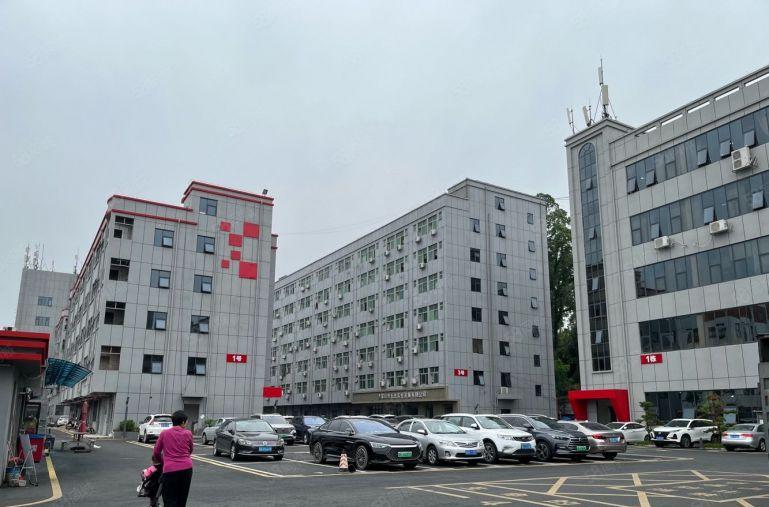 横岗高新产业园新空出独栋10000平带精装修办工室厂房可分租