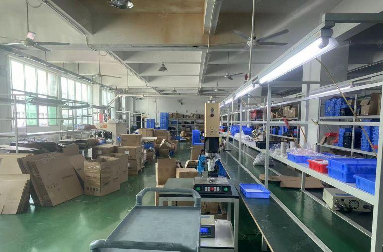 龙岗同乐深汕路旁工业园区楼上精装修办公室厂房出租800平