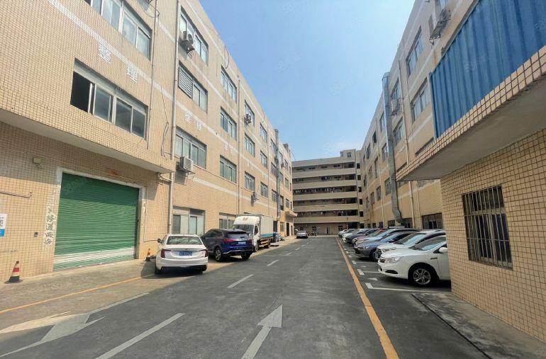 龙岗宝龙独门独院厂房11000平出租有红本可分租