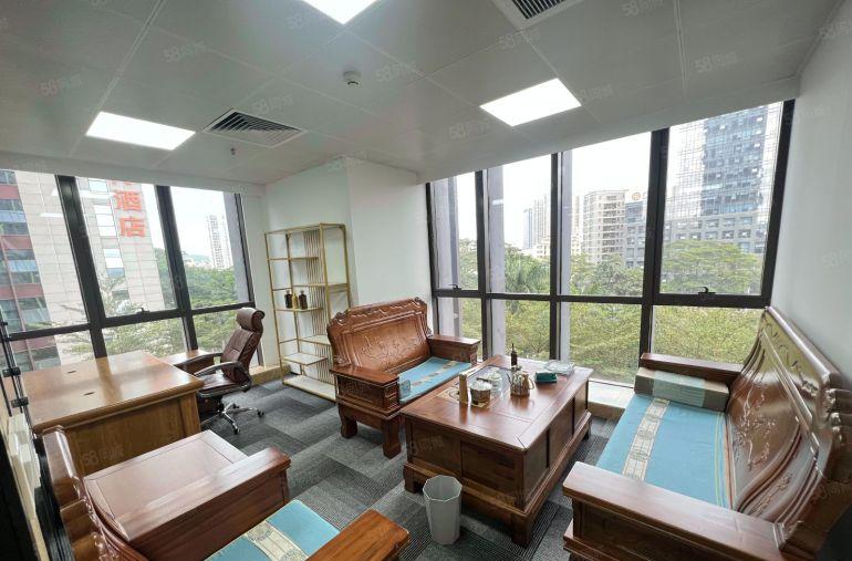 横岗六约地铁口260平精美装修办公室  3个房间格局