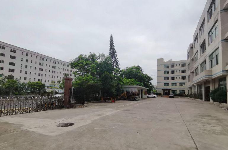 龙岗平湖华南城旁原房东5000平独门独院厂房仓库出租大小可分