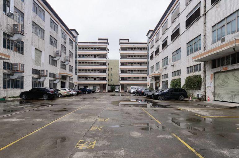 厂房出租龙岗中心城原房东1800平楼上出租，价格便宜，精装修