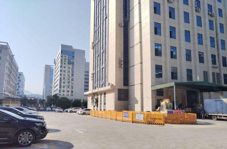 横岗六约地铁口电商园楼上500平带3间办公室厂房出租