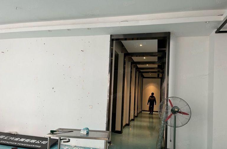 横岗高新产业园新空出独栋10000平带精装修办工室厂房可分租