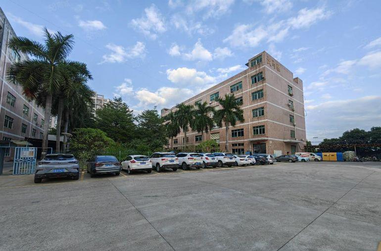 龙岗爱联原房东楼上1500平厂房出租现成装修全新地坪漆