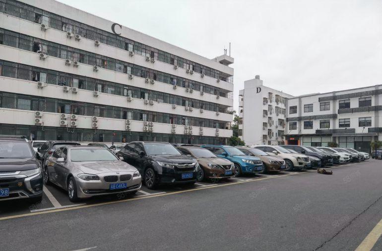 横岗地铁口附近新出楼上98平带精装修2加1格局现成办公场地