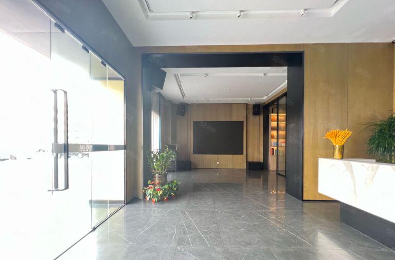 龙岗心城地铁口豪华装修电商办公室500平方厂房出租停车位多