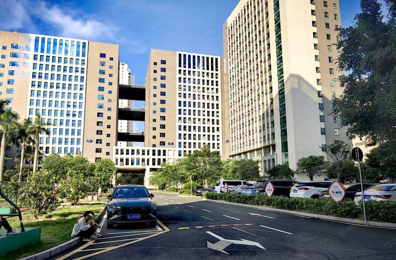 宝龙高新科技园原房东红本3楼200平方精装修办公室厂房可分租