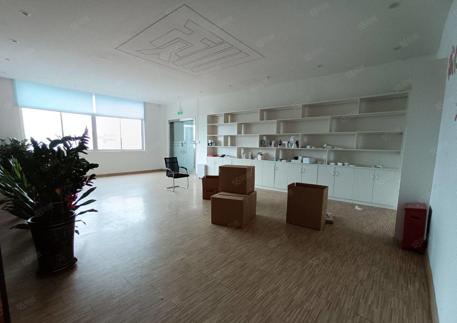 龙岗新出大型工业园区带精装修2000平厂房出租可分租地铁附近