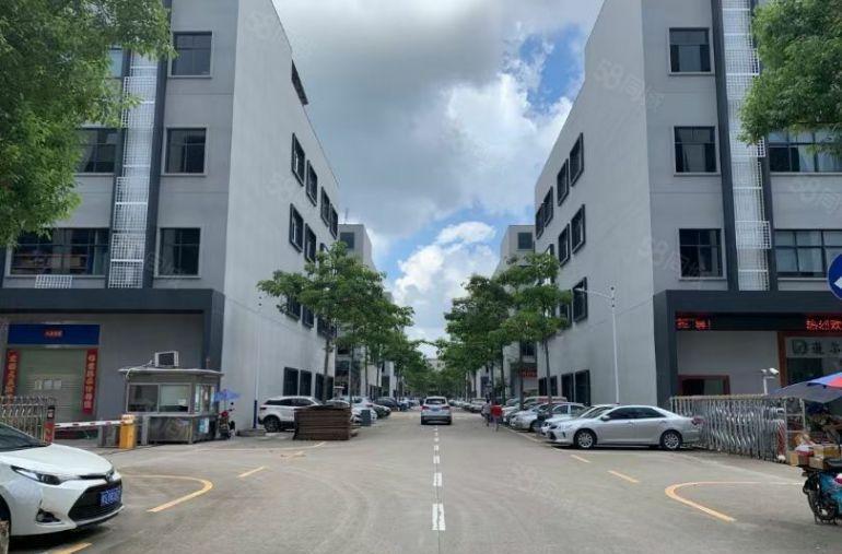 横岗六约地铁口科技园楼上1000平带装修办公室厂房出租可分租