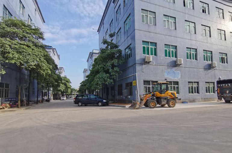 横岗大型工业区楼上450平米招租