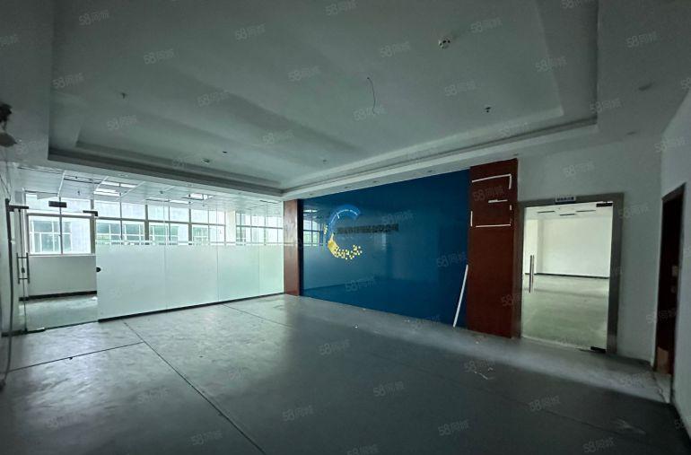 平湖富民工业区超大空地厂房一楼2450平米招租，可以分租