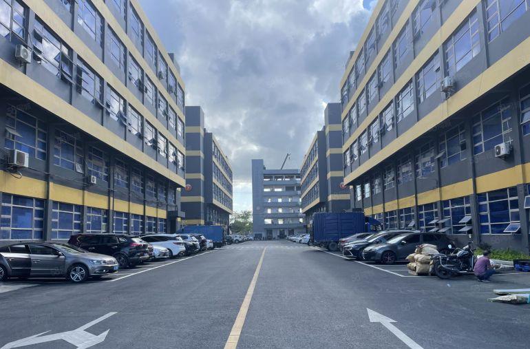 宝龙地铁口新出三楼1000平精装修厂房仓库低价出租可分租