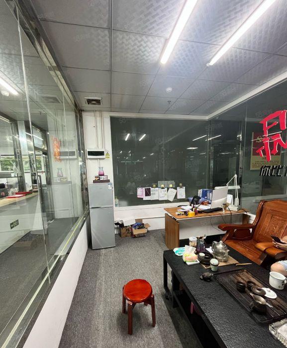 横岗六约北地铁口现成珠宝园出租，500平方起，总面积2000