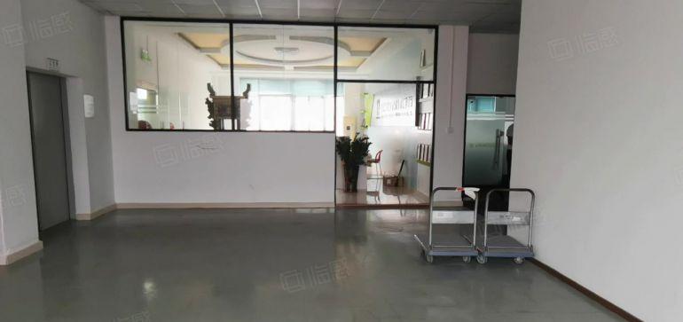 厂房出租龙岗中心城原房东1800平楼上出租，价格便宜，精装修