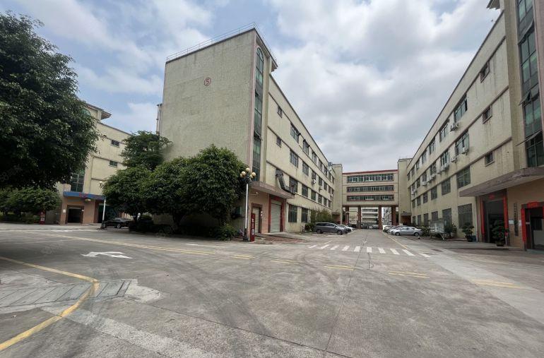 可分租，新生地铁口楼上1000平精装修带地坪漆办公室厂房出租