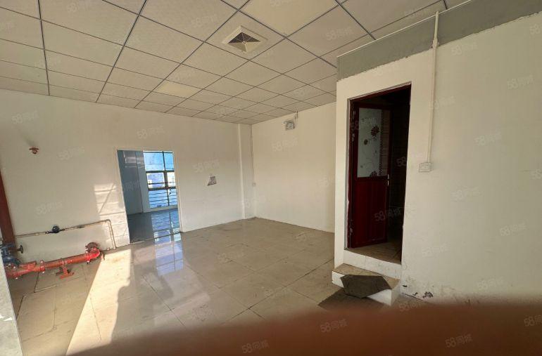 平湖富民工业区楼上的厂房260平米，带办公室