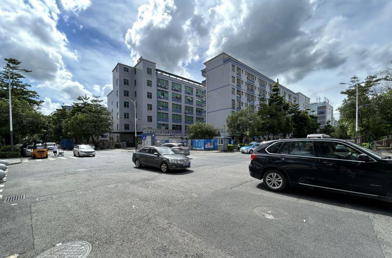 坂田上雪科技园新出楼上整层2000平带装修厂房出租 可分租