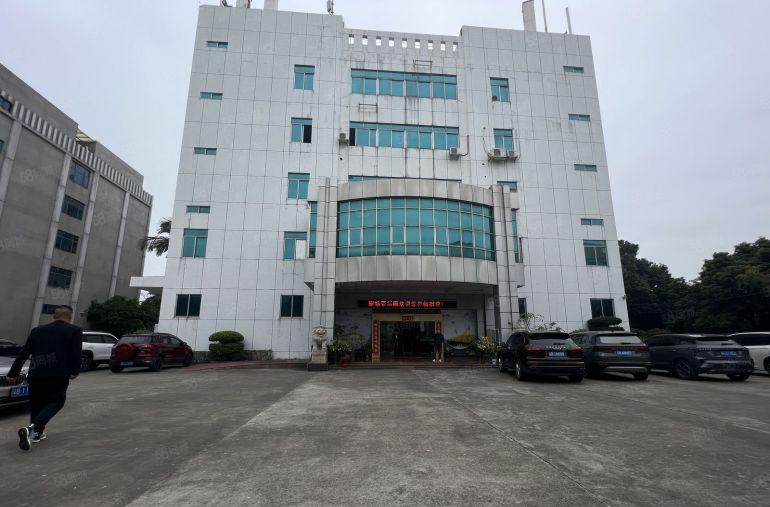 横岗坳背地铁口1000平精装修办公仓库厂房低价出租大小可分租