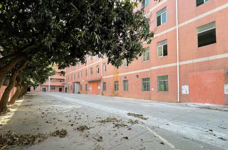 平湖华南城地铁口原房东100平1800平精装修厂房仓库出租