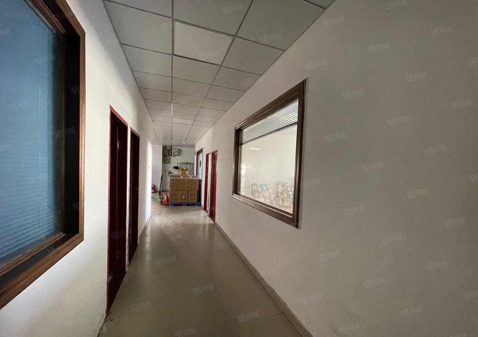 坂田1400平米厂房出租，有前台，办公室装修