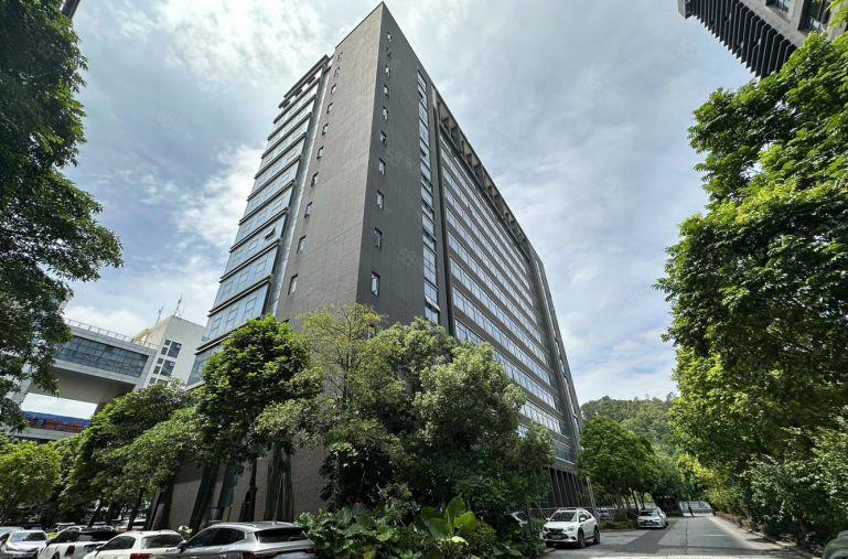 龙岗软件小镇精装厂房有红本整栋5000平可分租申请补贴