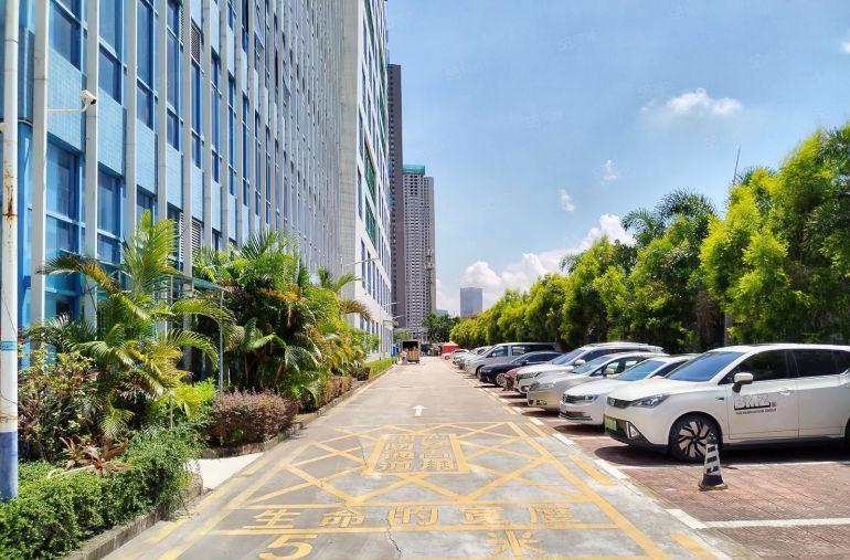 龙岗横岗塘坑地铁口工业园楼上500平带2间办公室厂房低价出租