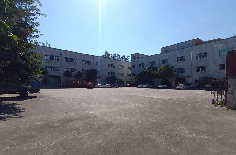 现成装修 龙岗中心城原房东一二楼1000平厂房出租，有地坪漆