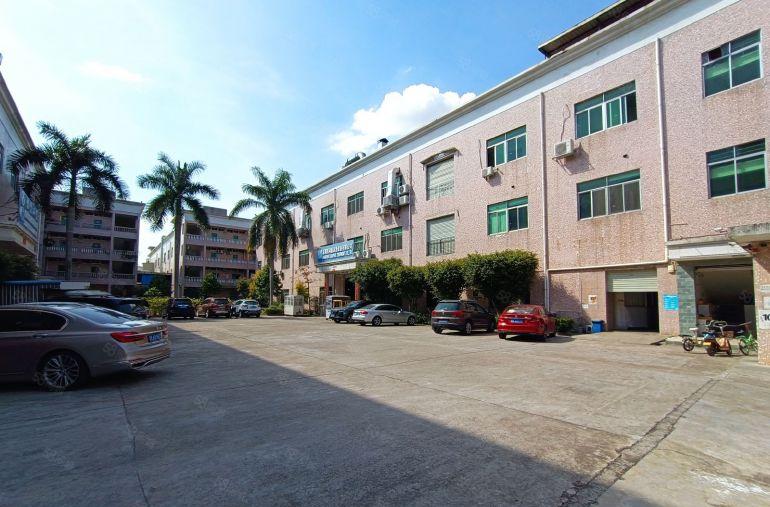 龙岗平湖辅城坳工业园1000平一楼层高5.5米厂房仓库低价租