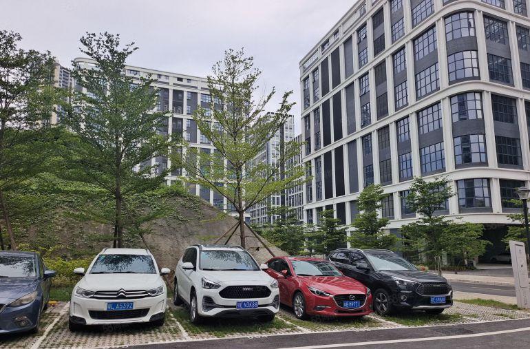 龙岗坂田地铁站楼上500平方精装修办公室厂房仓库出租