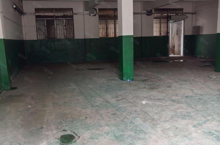 特价出租平湖丹平快速边上一楼320平米厂房仓库出租水电齐全。