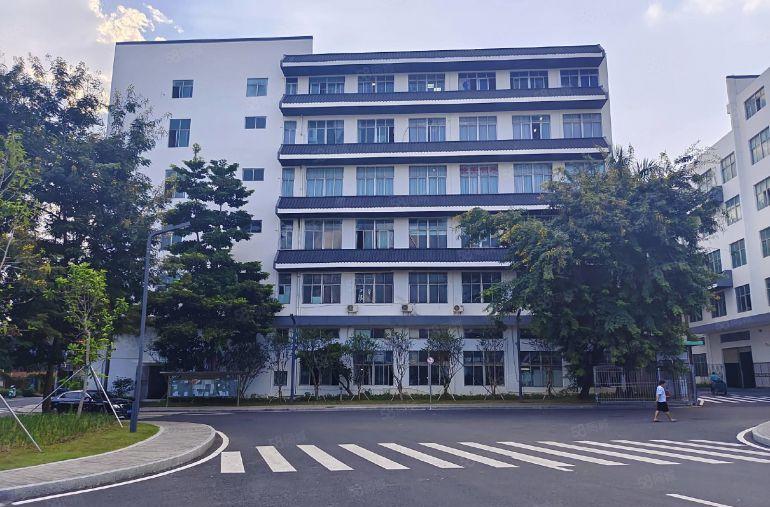 布吉2000平现成汽修厂出租带6个喷漆房，层高5.8米带环评