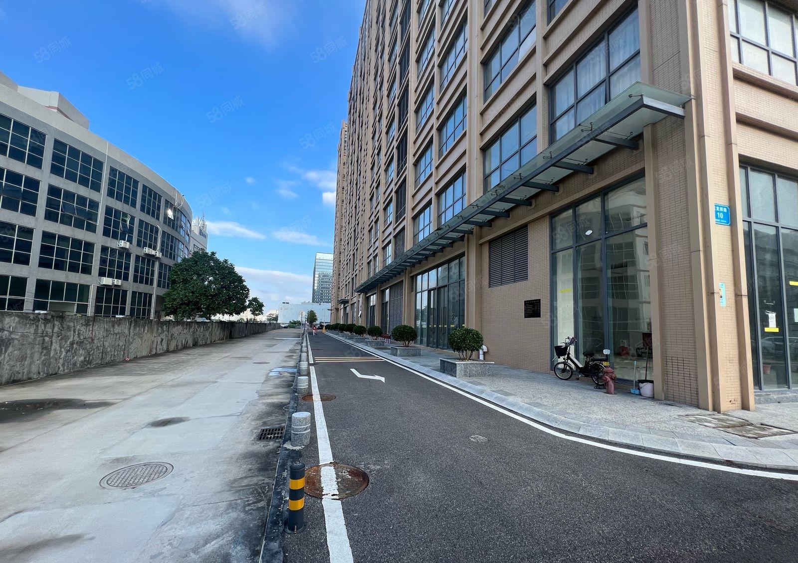 红本厂房包租！地铁口合同12年四部电梯可办公研发生产