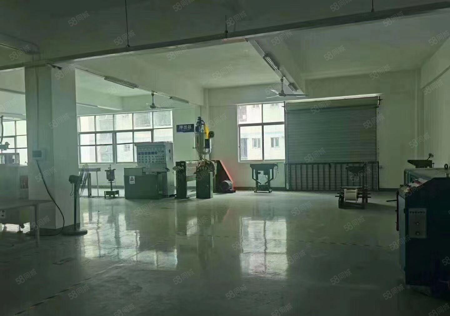 平湖辅城坳带装修二楼1200平方厂房出租