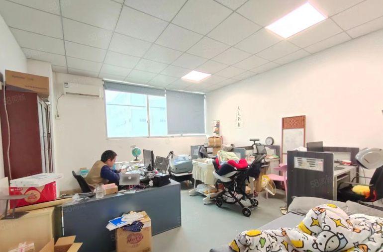 龙岗中心城附近整层1600平 原房东 带装修 无转让费