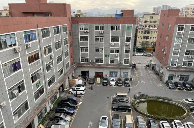 原房东龙东地铁口新出楼上500平精装修办公室仓库厂房出租