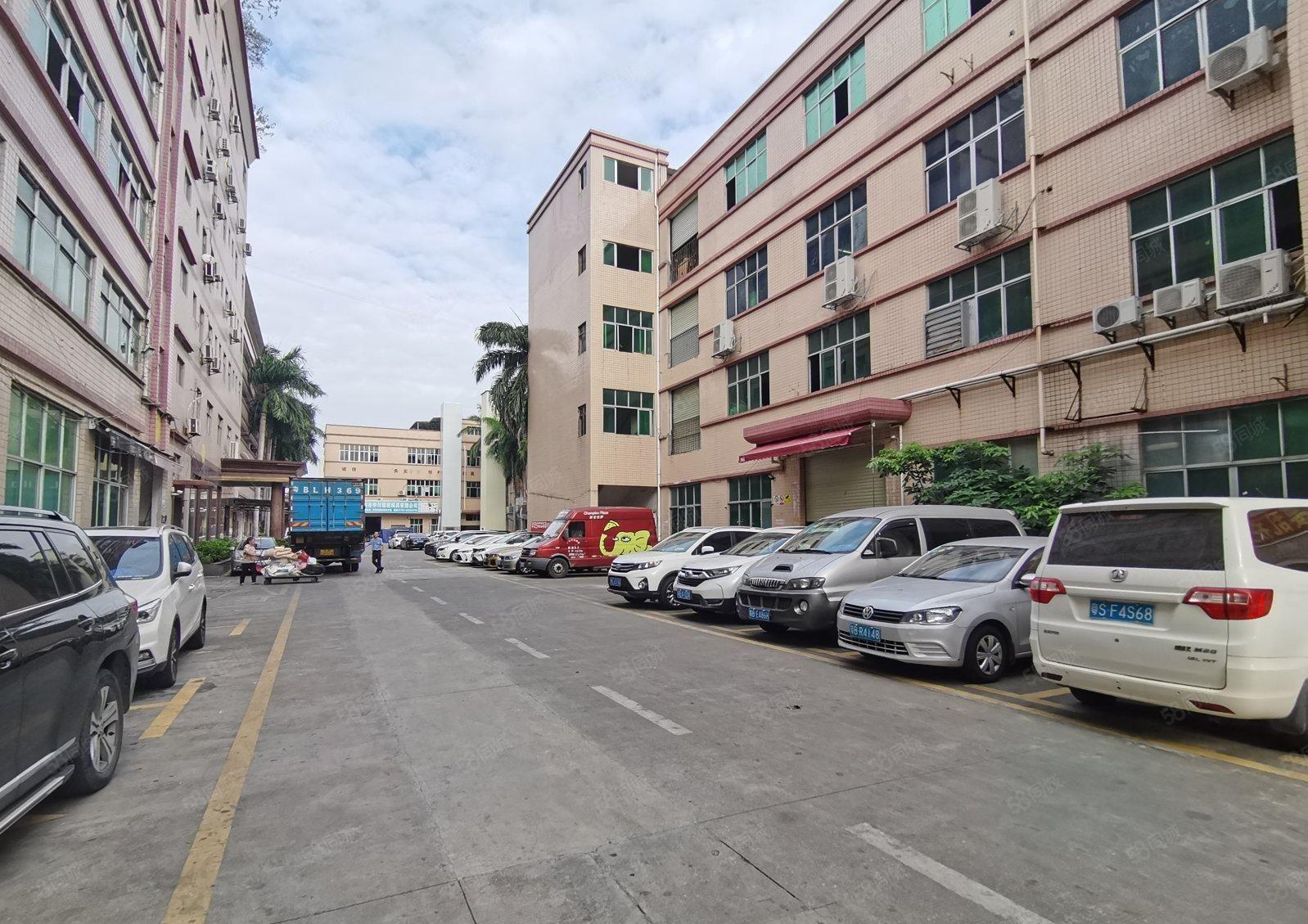 原房东平湖高速口辅城坳1楼3楼各1200平厂房仓库出租可环评