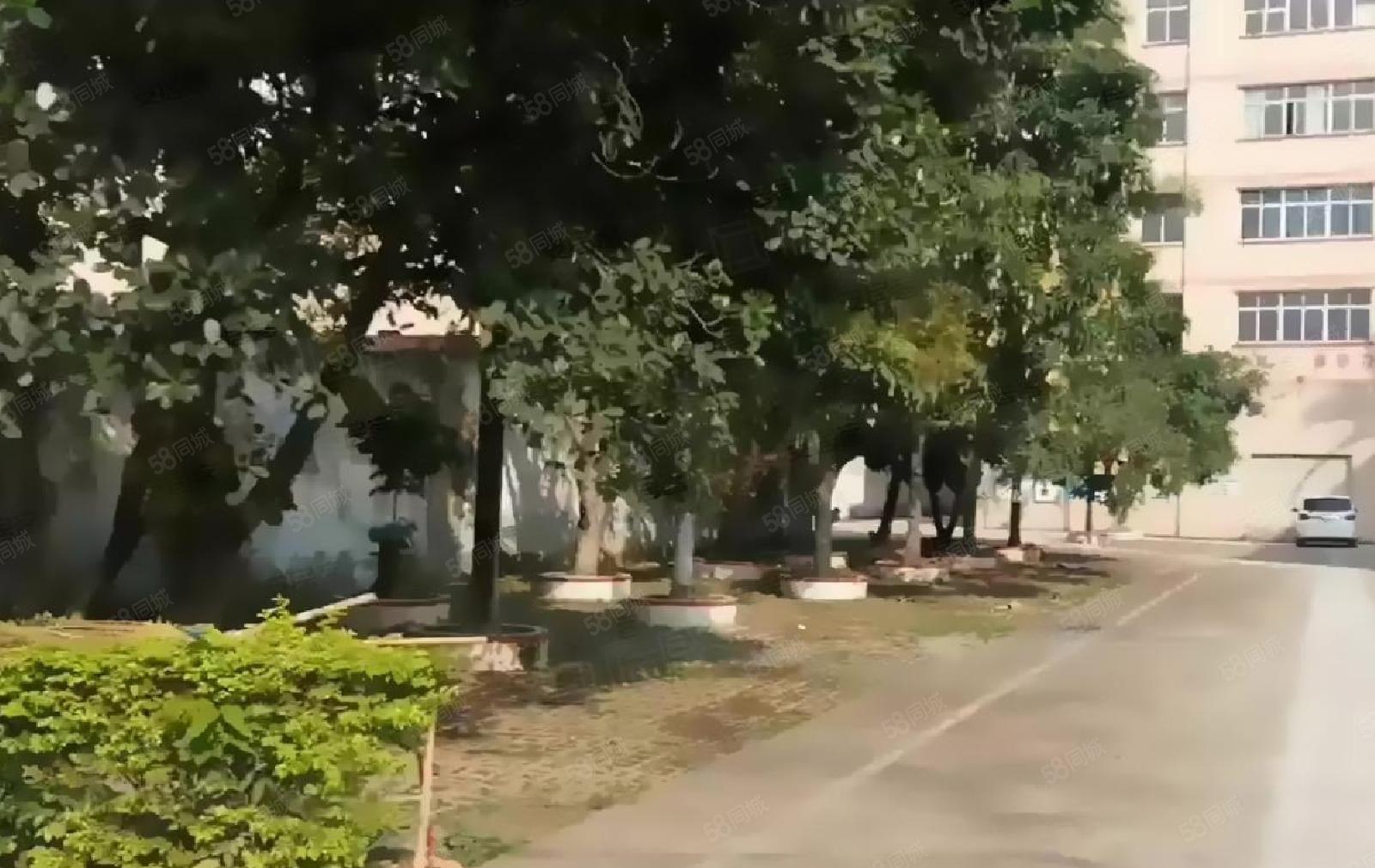 爱联地铁口原房东一二楼2000平精装修厂房出租 大小可分